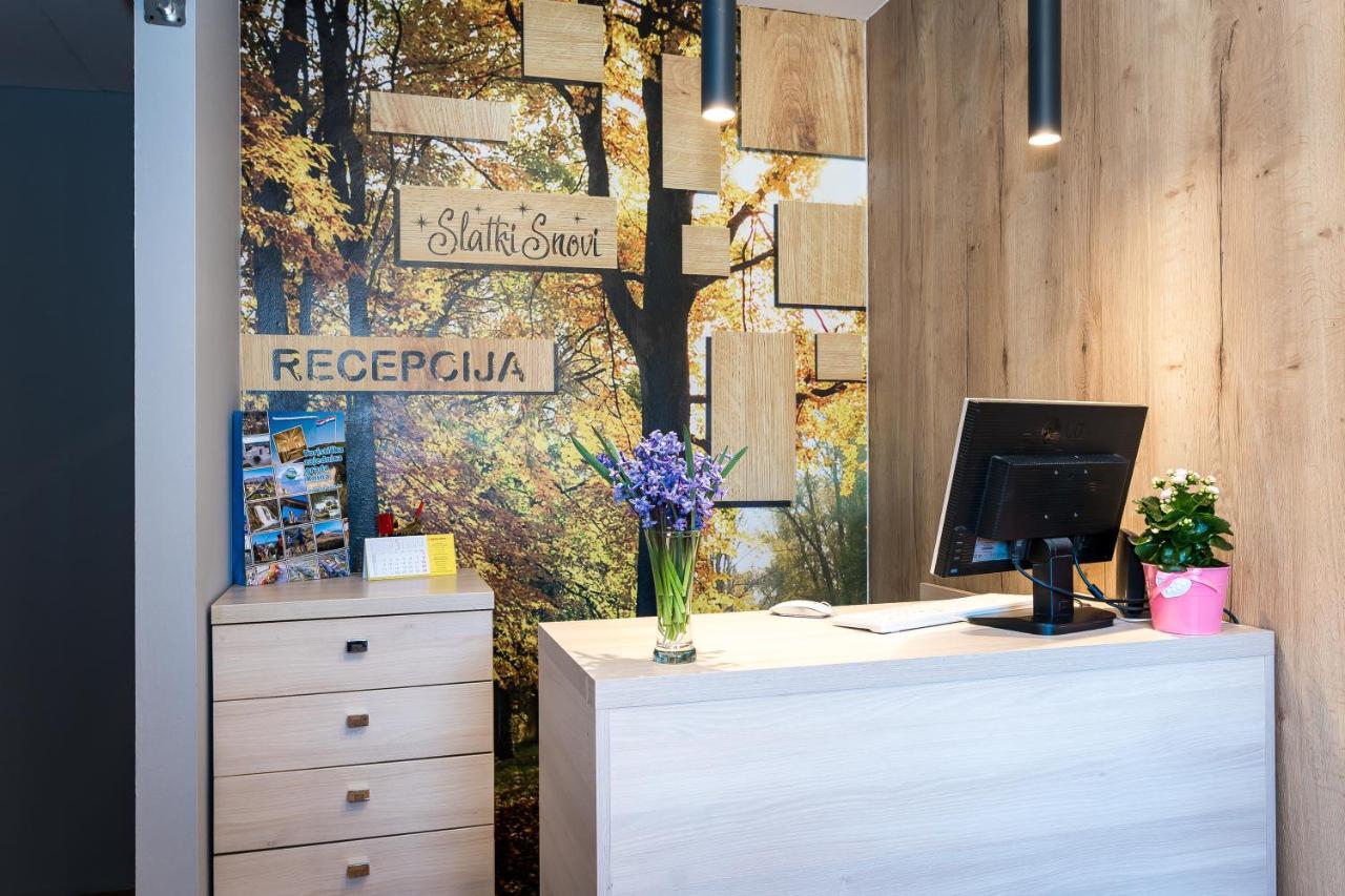 Guest House Slatki Snovi คนิน ภายนอก รูปภาพ