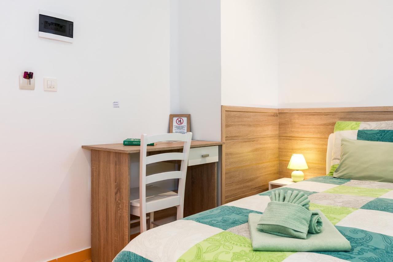 Guest House Slatki Snovi คนิน ภายนอก รูปภาพ