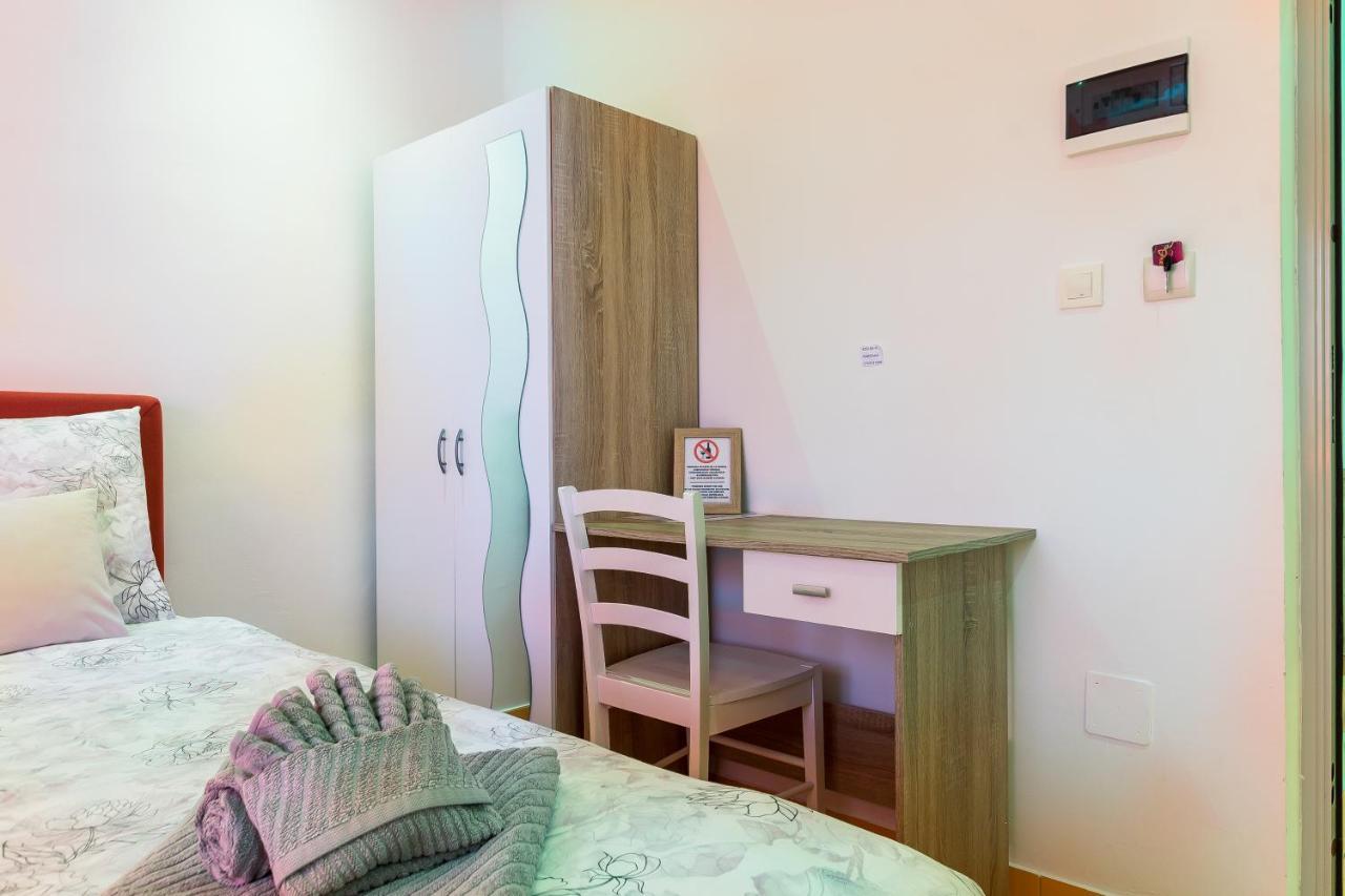 Guest House Slatki Snovi คนิน ภายนอก รูปภาพ