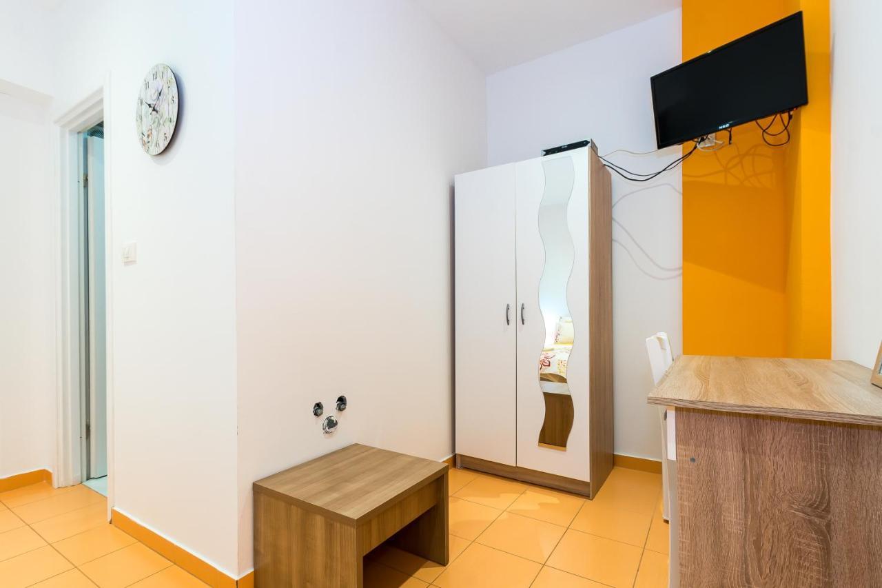 Guest House Slatki Snovi คนิน ภายนอก รูปภาพ