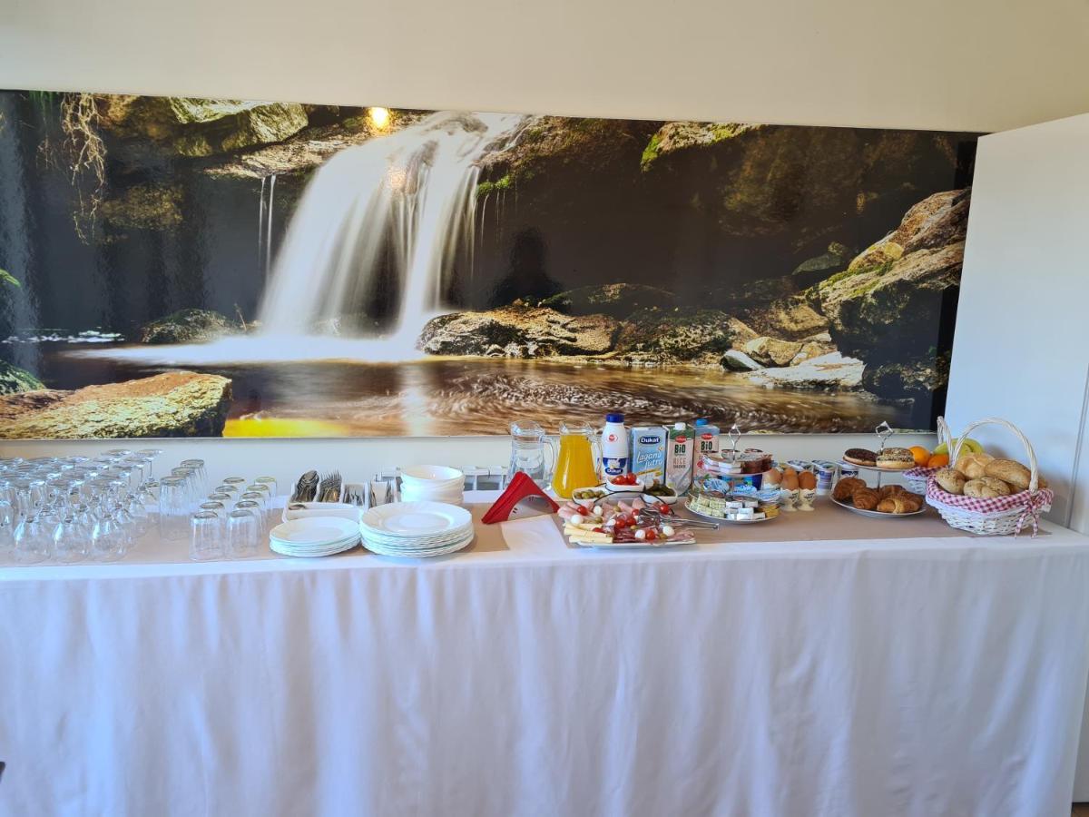 Guest House Slatki Snovi คนิน ภายนอก รูปภาพ