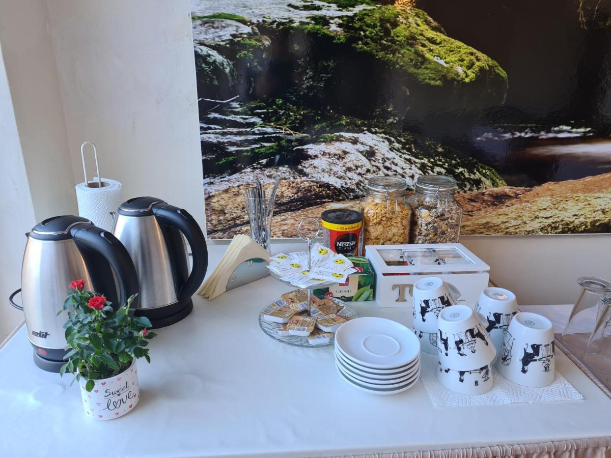 Guest House Slatki Snovi คนิน ภายนอก รูปภาพ
