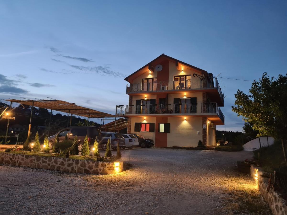 Guest House Slatki Snovi คนิน ภายนอก รูปภาพ