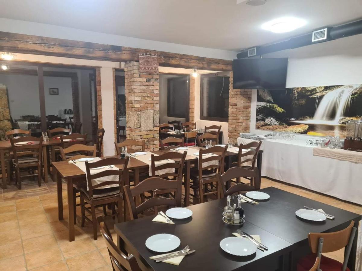 Guest House Slatki Snovi คนิน ภายนอก รูปภาพ