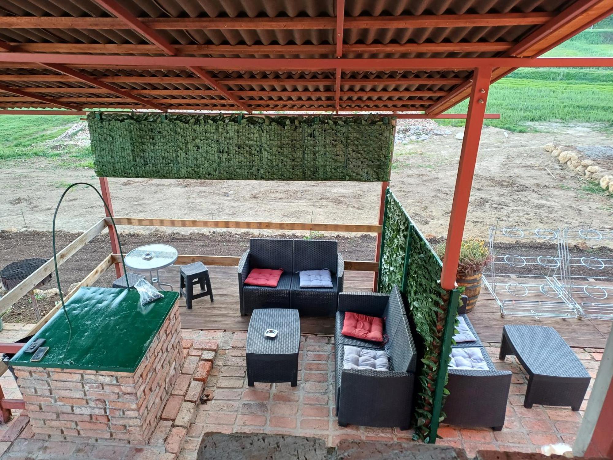 Guest House Slatki Snovi คนิน ภายนอก รูปภาพ