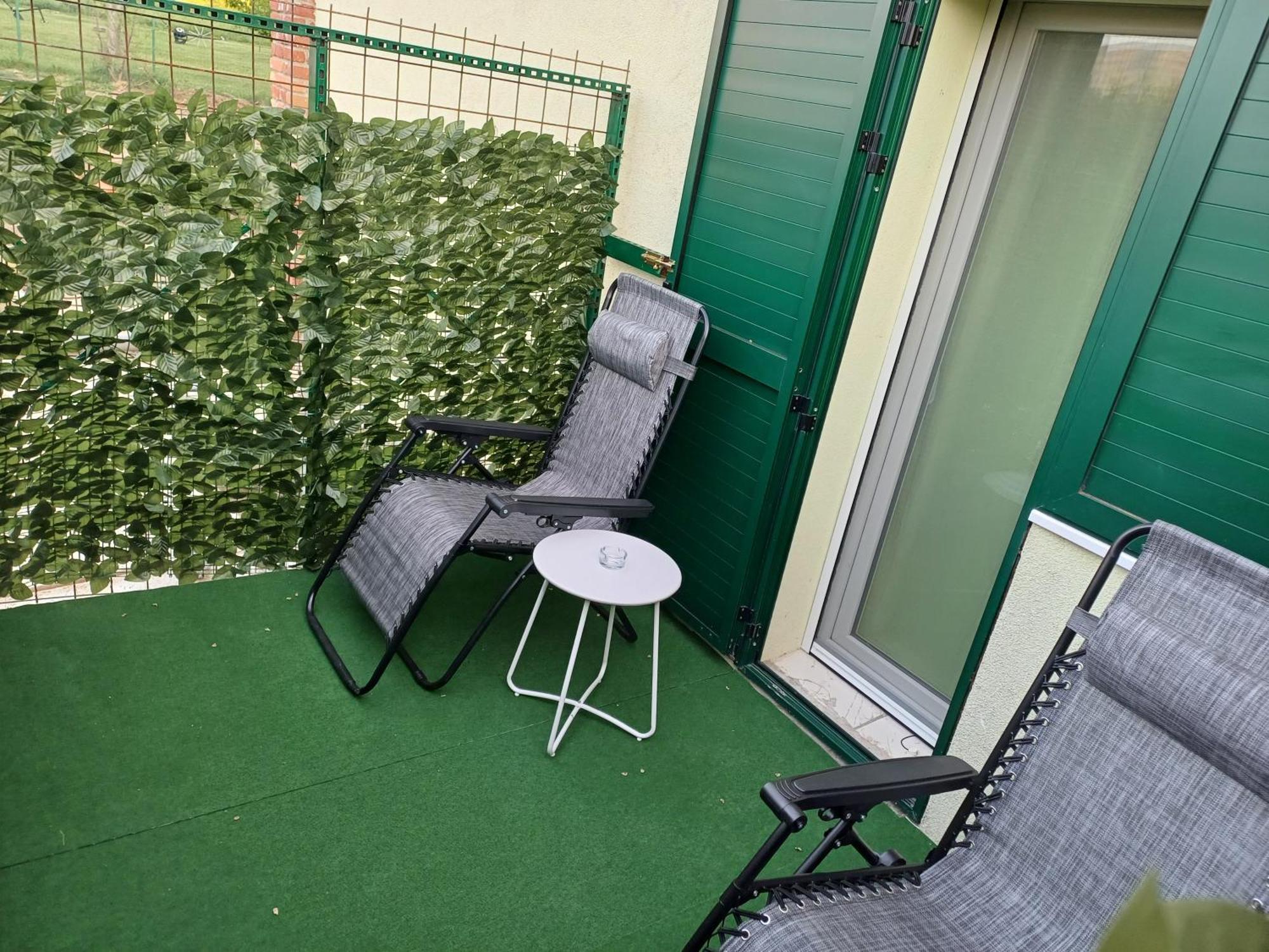 Guest House Slatki Snovi คนิน ภายนอก รูปภาพ