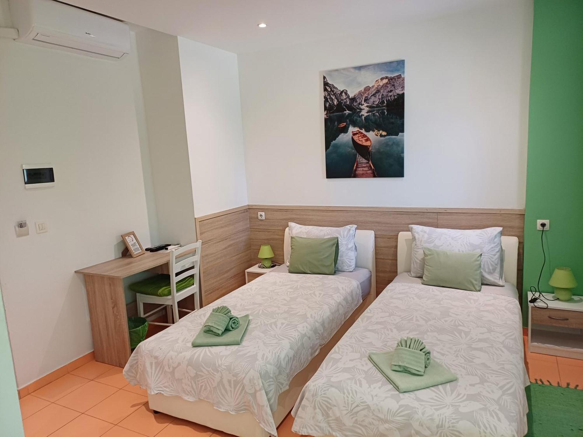 Guest House Slatki Snovi คนิน ภายนอก รูปภาพ