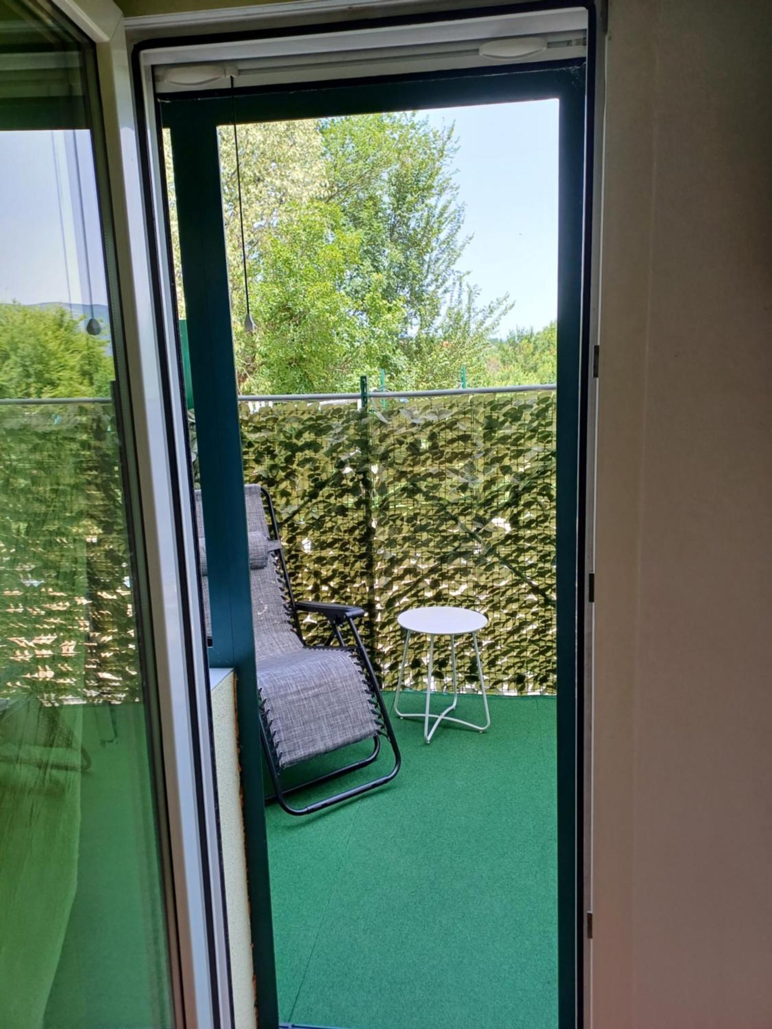 Guest House Slatki Snovi คนิน ภายนอก รูปภาพ