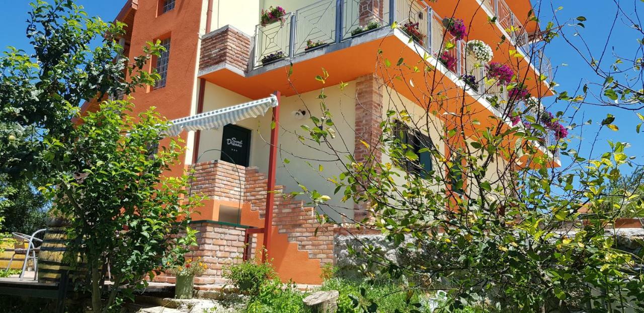 Guest House Slatki Snovi คนิน ภายนอก รูปภาพ