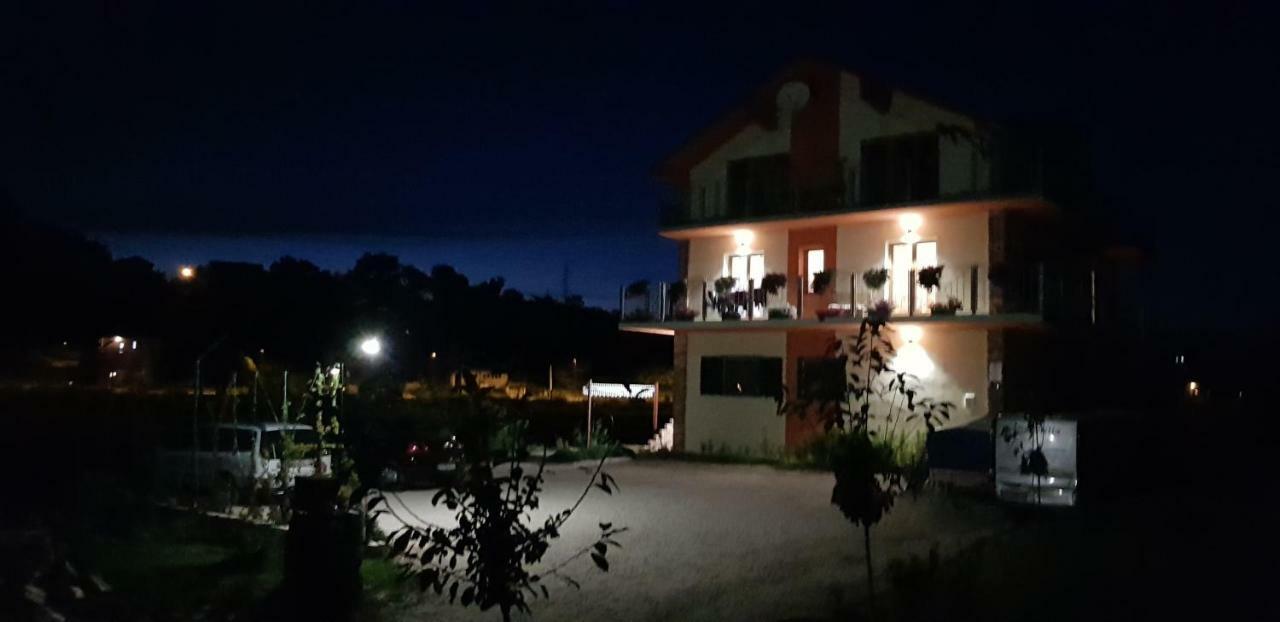 Guest House Slatki Snovi คนิน ภายนอก รูปภาพ
